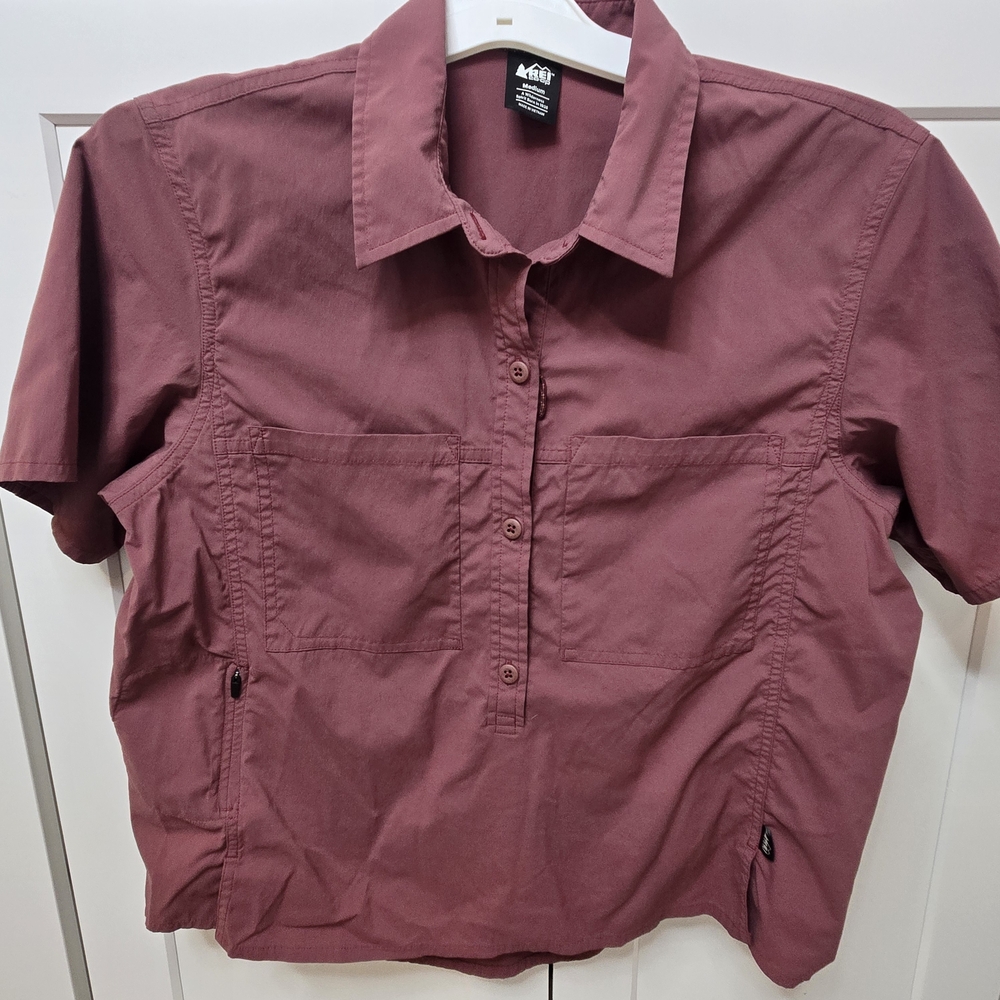 Women's Short Sleeve Button-Up Shirt - Maroon Med Hiking Camping Outdoors Pocket